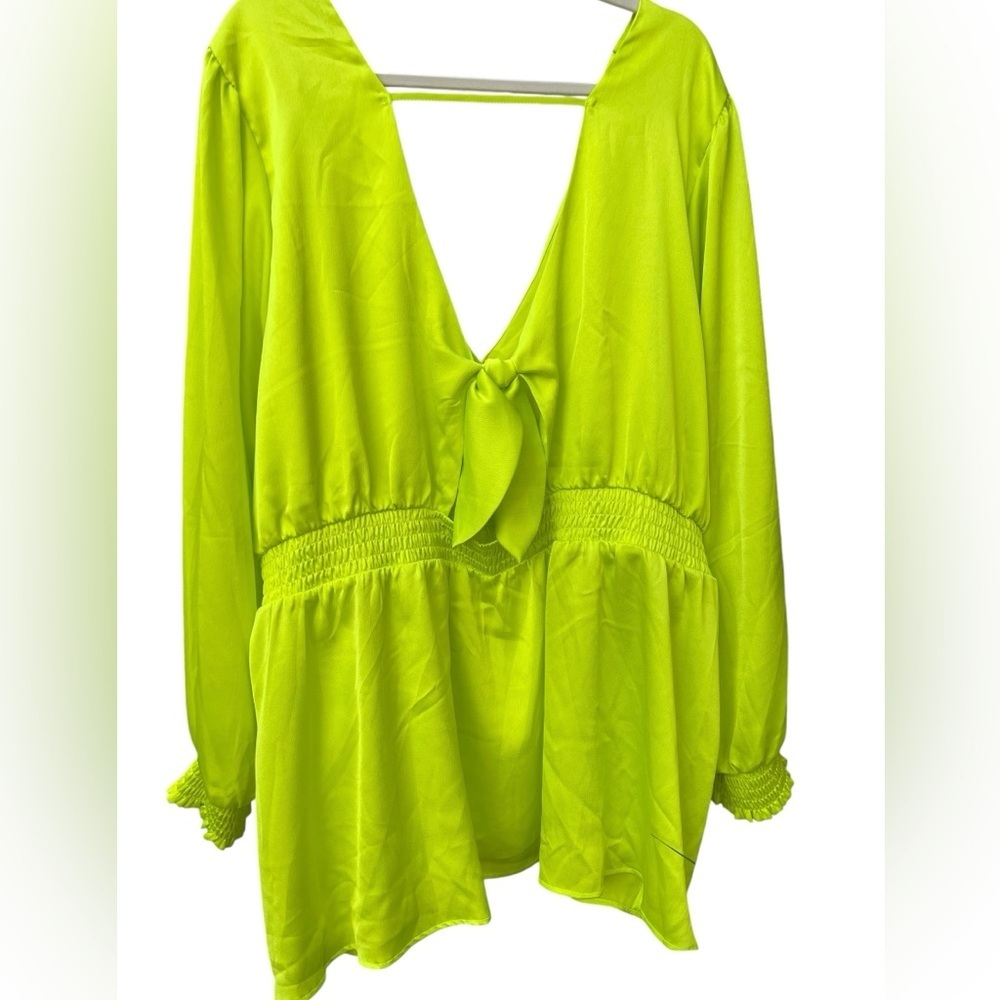 🔆🔥NWT TORRID satin evening primrose back cutout w/ tie blouse size 4 (26) - Picture 3 of 5